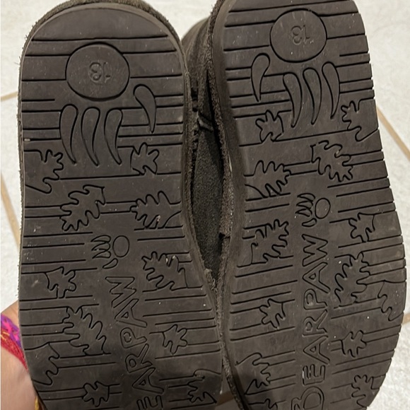 Beautiful hardly worn girls bear paw boots - Picture 3 of 3